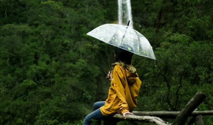 বৃষ্টিতে ঘুরতে যাওয়ার প্ল্যান? এই ৫টি ভুল করলেই মাটি হবে সব আনন্দ!