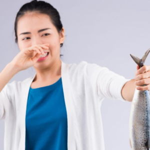 মাছ কাটার পর হাতে আঁশটে গন্ধ? সাবানেও কাজ হচ্ছে না? এই ১টি ঘরোয়া টোটকায় নিমেষেই হবে কেল্লাফতে!