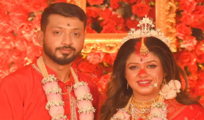 বিচ্ছেদের ক্ষত মুছে দ্বিতীয়বার ছাদনাতলায় সুস্মিতা রায়! ট্রোলারদের মুখে ছাই দিয়ে শেয়ার করলেন বিয়ের ছবি