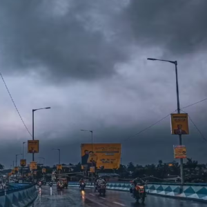 বসন্তেই কালবৈশাখীর তাণ্ডব! দক্ষিণবঙ্গে ধেয়ে আসছে ভারী বৃষ্টি ও ঝোড়ো হাওয়া