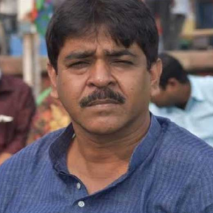 শওকত বাদ যেতেই রণক্ষেত্র ক্যানিং! টায়ার জ্বালিয়ে ‘বহিরাগত’ তাড়ানোর ডাক অনুগামীদের