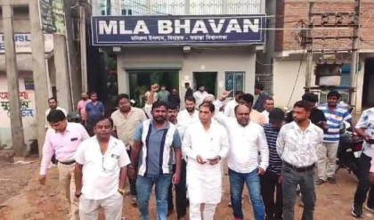 ‘বিপুল টাকার কাছে হেরে গেলাম’, প্রার্থী হতে না পেরে কান্নায় ভেঙে পড়লেন তৃণমূলের ৪ বারের বিধায়ক!