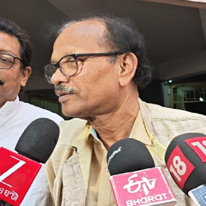 বামেদের ঘরেই যুদ্ধের দামামা! শরিকি বিবাদে ফাটল আলিমুদ্দিনে, নওশাদদের ৩২ আসন ছেড়ে কি বিপাকে সেলিমরা?