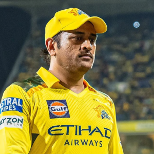 ৭ কি তবে অতীত? ধোনির হঠাৎ জার্সি বদলের ঘোষণায় তোলপাড় ক্রিকেট দুনিয়া!