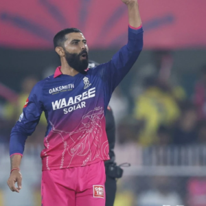 হলুদ ছেড়ে গোলাপি ঝড়ে জাদেজা! ধোনিকে ছাড়াই কি নিজের সাম্রাজ্য গড়ছেন ‘স্যার জাড্ডু’?