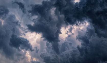 মেঘলা আকাশ আর ঝোড়ো হাওয়া, গরমে স্বস্তির মাঝেই ভিজছে বাংলা; বৃষ্টির স্থায়িত্ব কতক্ষণ?