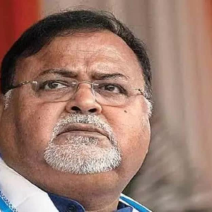 সিজিও-তে নয়, ইডি-কে ঘরে ডাকলেন পার্থ! নিয়োগ দুর্নীতিতে হাজিরা এড়াতে ‘অসুস্থতা’র কবচ প্রাক্তন মন্ত্রীর