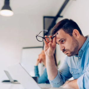 দিনরাত এক করে কাজ করছেন? অজান্তেই ডেকে আনছেন মারাত্মক মানসিক রোগ!