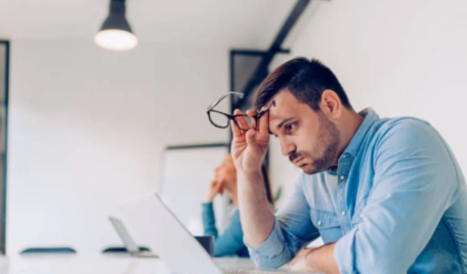 দিনরাত এক করে কাজ করছেন? অজান্তেই ডেকে আনছেন মারাত্মক মানসিক রোগ!