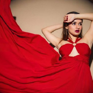 পুরুষদের মন জয় করতে চান? আলমারিতে রাখুন এই বিশেষ রঙের পোশাক