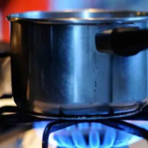 মাসের মাঝেই গ্যাস শেষ? সিলিন্ডার দ্বিগুণ দিন চালানোর ৫টি গোপন ম্যাজিক টিপস!