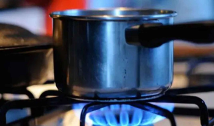 মাসের মাঝেই গ্যাস শেষ? সিলিন্ডার দ্বিগুণ দিন চালানোর ৫টি গোপন ম্যাজিক টিপস!