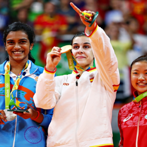 সিন্ধুর সেই ‘কাঁটা’ সরে গেল কোর্ট থেকে! মাত্র ৩২ বছর বয়সেই অবসর ঘোষণা ক্যারোলিনা মারিনের