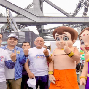 হাওড়া ব্রিজে ছোটা ভীম-চুটকি! বিধানসভা ভোটের আগে অভিনব কায়দায় প্রচার, পথচলতি মানুষ তাজ্জব