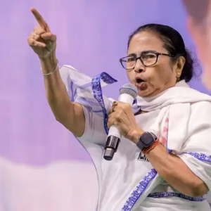 “এক পয়সা বেতন নিই না, আমাকেও চোর বলে!” পাণ্ডবেশ্বর থেকে বিজেপিকে নগ্ন ভাষায় আক্রমণ মমতার
