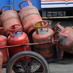 অগ্নিমূল্য বাজারে ব্যবসায়ীদের লটারি! বাণিজ্যিক গ্যাসের কোটা একলাফে বেড়ে ৭০%, বড় ঘোষণা কেন্দ্রের