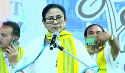 তৃণমূলকে ভোট কেন? কেন বিজেপি নয়? ময়নাগুড়ির সভা থেকে মমতার ‘অগ্নিগর্ভ’ সওয়াল