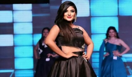 মাঝরাস্তায় ভয়াবহ দুর্ঘটনা! ডিভাইডারে ধাক্কা মেরে উল্টে গেল গাড়ি, প্রাণ হারালেন জনপ্রিয় অভিনেত্রী