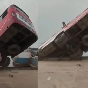 পদ্মায় তলিয়ে গেল যাত্রীবাহী বাস! দৌলতদিয়া ঘাটে হাড়হিম করা দুর্ঘটনা, বহু মৃত্যুর আশঙ্কা!