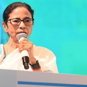 “পিছন থেকে ক্ষমতা কেড়ে নিয়েছে কেন্দ্র!” বঙ্গে ‘অঘোষিত রাষ্ট্রপতি শাসন’-এর অভিযোগে সরব মমতা