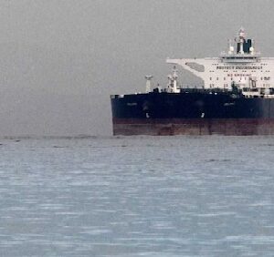 হরমুজ প্রণালীতে জট কাটল! ভারতে আসছে এলপিজি-র পাহাড়, এপ্রিল থেকেই কি কমবে রান্নার গ্যাসের দাম?