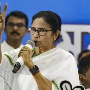 নির্বাচন কমিশন না কি বিজেপির হাতের পুতুল? রামনবমীর হিংসায় দিল্লির বিরুদ্ধেই যুদ্ধ ঘোষণা মমতার!