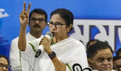 নির্বাচন কমিশন না কি বিজেপির হাতের পুতুল? রামনবমীর হিংসায় দিল্লির বিরুদ্ধেই যুদ্ধ ঘোষণা মমতার!