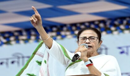 ‘জেলার মানুষ কি খাবি খাবে?’—ভোটার তালিকা নিয়ে মানবাজার থেকে কমিশনকে তুলোধোনা মমতার!