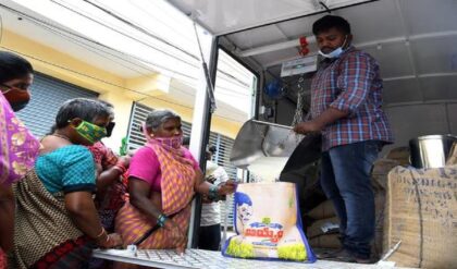 এপ্রিল থেকেই বন্ধ হতে পারে রেশন! মাথায় আকাশ ভেঙে পড়ল রাজ্যের ১২ লক্ষ গ্রাহকের, আপনিও কি তালিকায়?