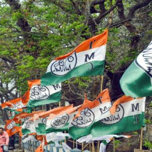 ভোটের মুখে তাসের ঘরের মতো ভাঙছে বিজেপি! ৩০ পরিবার নিয়ে তৃণমূলে হেভিওয়েট নেতা