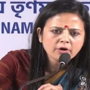 ‘সিংহাসনে ভাঁড় বসে!’ অমিত শাহকে বেনজির আক্রমণ মহুয়ার, পেশ করলেন পাল্টা চার্জশিট