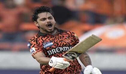 আইপিএলের শুরুতেই ঈশান ঝড়! হায়দরাবাদের পাহাড় প্রমাণ রানের জবাবে কি পারবে কোহলি-বাহিনী?