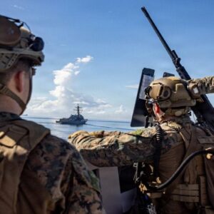 ইরানে কি সরাসরি স্থল অভিযান? ৩,৫০০ ঘাতক মার্কিন মেরিন সেনার আগমনে কাঁপছে তেহরান!