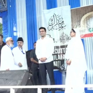 বৃষ্টির মাঝেই ইদের নমাজে মমতার হুঙ্কার, এনআরসি-এসআইআর ইস্যুতে কেন দিল্লি যাওয়ার হুঁশিয়ারি?