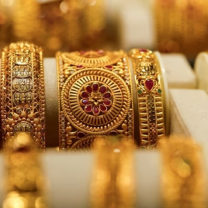 সোনার বাজারে বিরাট ধামাকা! এক ধাক্কায় অনেকটাই কমল দাম, আজ কিনলে কত সাশ্রয়?