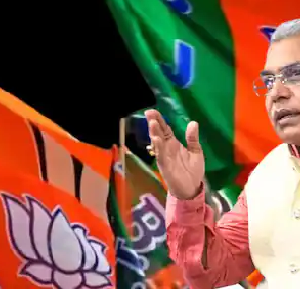 মাঠে নেমে লাঠি ঘোরালেন দিলীপ ঘোষ! রামনবমীর আগে খড়গপুরে রণংদেহী মেজাজে বিজেপি নেতা