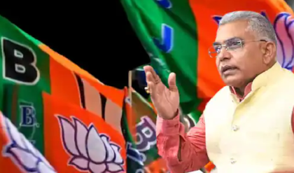 মাঠে নেমে লাঠি ঘোরালেন দিলীপ ঘোষ! রামনবমীর আগে খড়গপুরে রণংদেহী মেজাজে বিজেপি নেতা