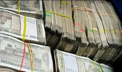 ভোটের মুখে চিনারপার্কে টাকার পাহাড়! অ্যাপ-ক্যাবের ডিকি খুলতেই চক্ষু চড়কগাছ পুলিশের