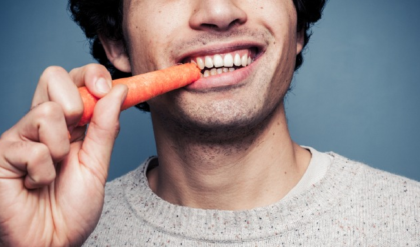 ব্রাশ করা ভুলে যান! একটি ‘চুমুতেই’ কেল্লাফতে, দাঁতের সুরক্ষায় বিজ্ঞানীদের আজব টোটকা