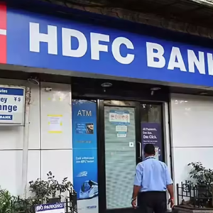 ধস নামল এইচডিএফসি-র শেয়ারে! ‘ব্যক্তিগত আদর্শে’র টানে ইস্তফা চেয়ারম্যান অতনু চক্রবর্তীর, লগ্নিকারীদের মাথায় হাত