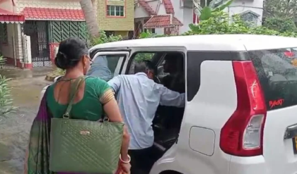 “মেয়ের বিচার পেতেই এই লড়াই!” পানিহাটি থেকে পদ্ম প্রতীকে প্রার্থী হতে পারেন তিলোত্তমার মা, তুঙ্গে জল্পনা