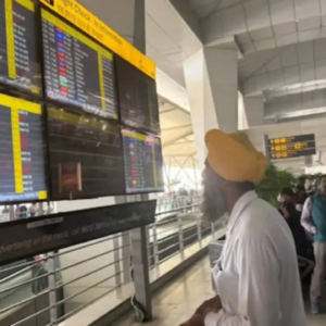 মধ্যপ্রাচ্যের আকাশপথে মহাযুদ্ধের ছায়া! বাতিল হাজারো উড়ান, দুবাই-দোহায় আটকা লক্ষ লক্ষ যাত্রী