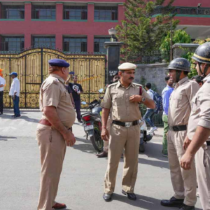 দিল্লির নামী স্কুলগুলোতে ফের বোমাতঙ্ক! সোমবার সকালেই হুমকি ইমেল, তুঙ্গে আতঙ্ক