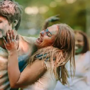 রঙের উৎসবে মনের মানুষকে দিন এই জাদুকরী বার্তা! রইল সেরা ২০টি রোমান্টিক হোলি উইশ