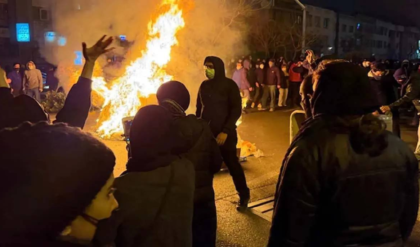 ইরানে মৃত্যুপুরীর মাঝে ১,২০০ ভারতীয় পড়ুয়া! হস্টেলের পাশেই মুহুর্মুহু বিস্ফোরণ, দেশে ফেরার আকুতি