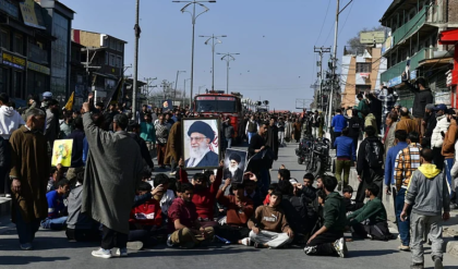 ইরানের শীর্ষ নেতার মৃত্যুতে জ্বলছে কাশ্মীর, জখম ১৪, রক্তক্ষয়ী বিক্ষোভে উত্তাল উপত্যকা