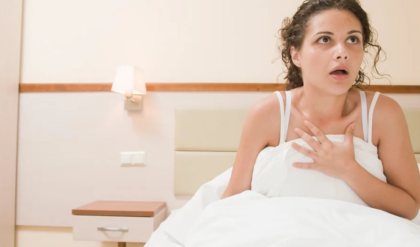 ঘুমের ঘোরে হঠাৎ মনে হয় পড়ে যাচ্ছেন? চমকে ওঠার আসল কারণ জানলে অবাক হবেন!