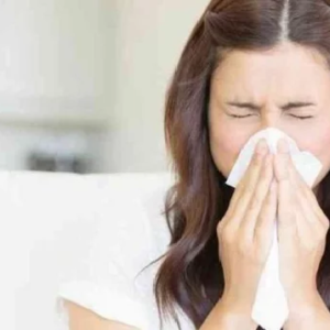 খুসখুসে কাশির চোটে নাজেহাল? ম্যাজিকের মতো কাজ করবে এই ৩টি ঘরোয়া হ্যাকস!