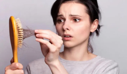 একই চিরুনি বছরের পর বছর ব্যবহার করছেন? নিজের চুলের এই সর্বনাশ ডেকে আনছেন না তো!
