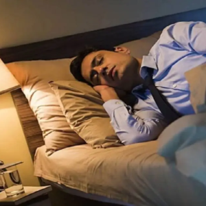 আলো জ্বেলে ঘুমোচ্ছেন? অজান্তেই কি ক্যান্সারের বীজ বুনছেন শরীরে? ভয়াবহ রিপোর্ট দিলেন বিশেষজ্ঞরা!